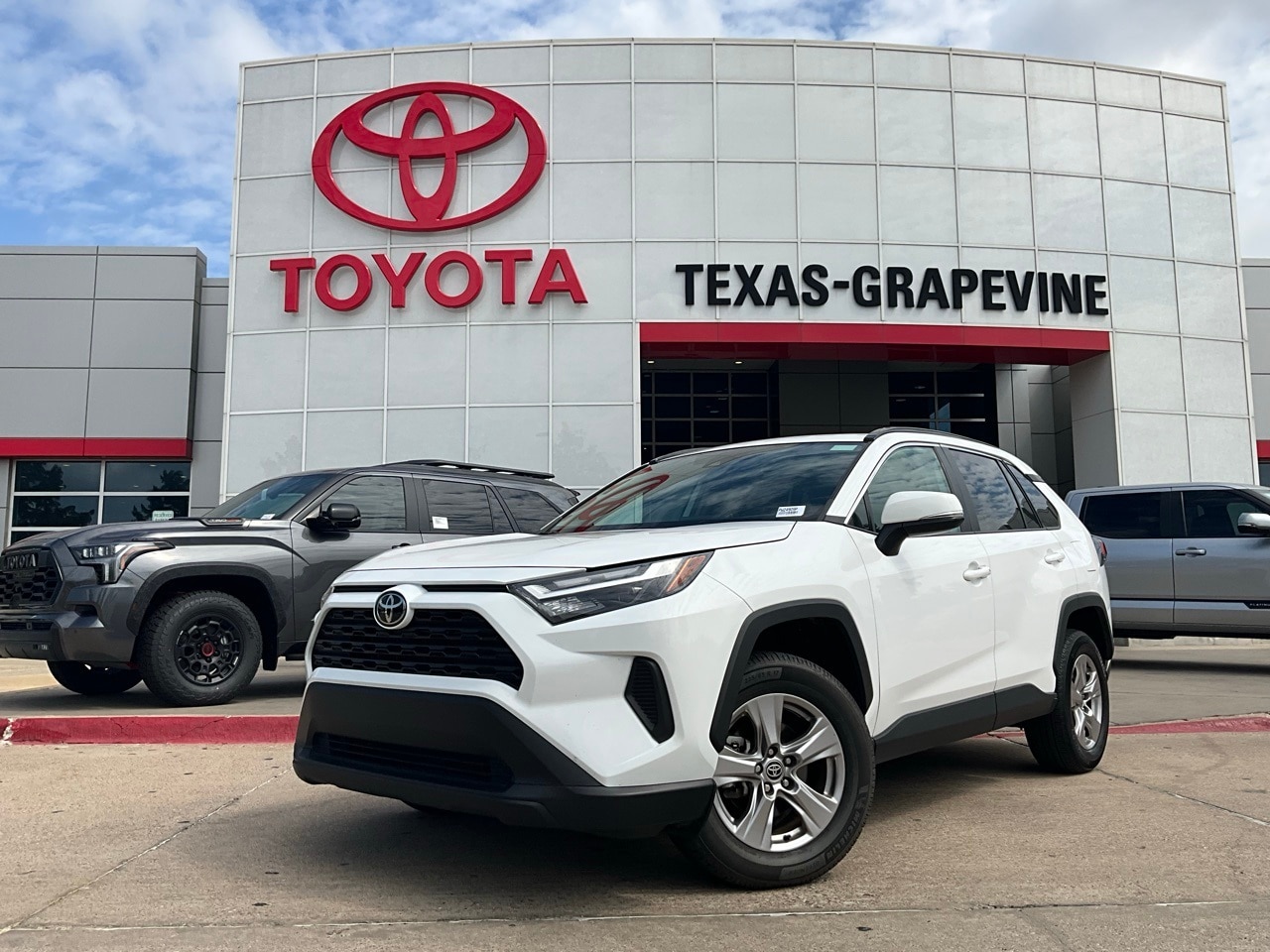 Used 2023 Toyota RAV4 XLE with VIN 2T3W1RFV3PW249090 for sale in Grapevine, TX