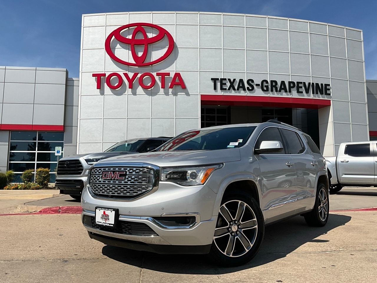 Used 2019 GMC Acadia Denali with VIN 1GKKNPLS5KZ166176 for sale in Grapevine, TX