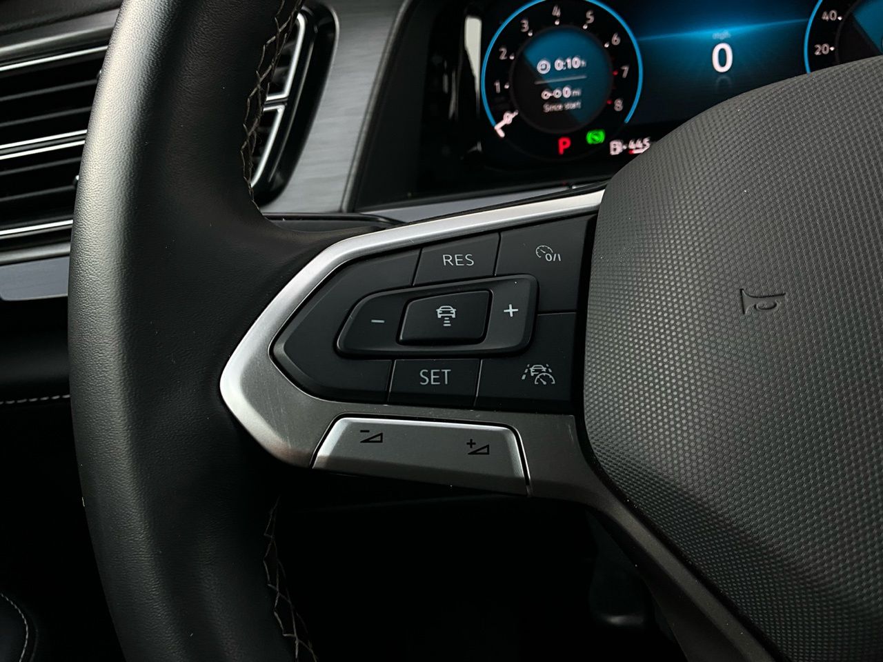 2025 Volkswagen Atlas Cross Sport SE w/Tech - Photo 34