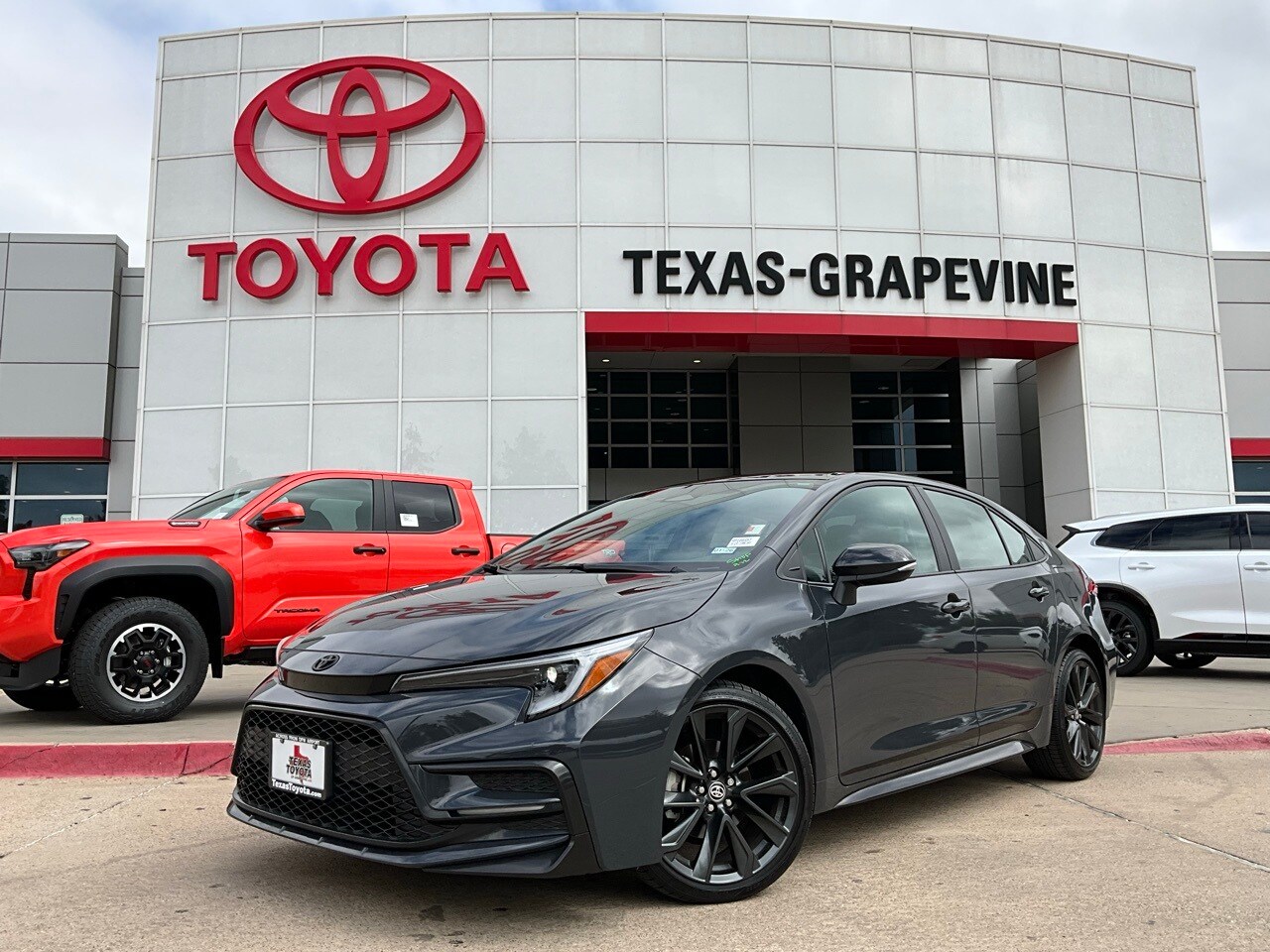 Used 2024 Toyota Corolla SE with VIN 5YFS4MCE0RP186458 for sale in Grapevine, TX