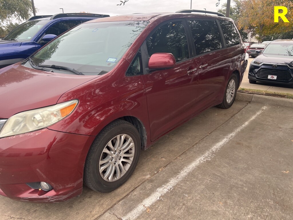 Used 2016 Toyota Sienna XLE Minivan/Van