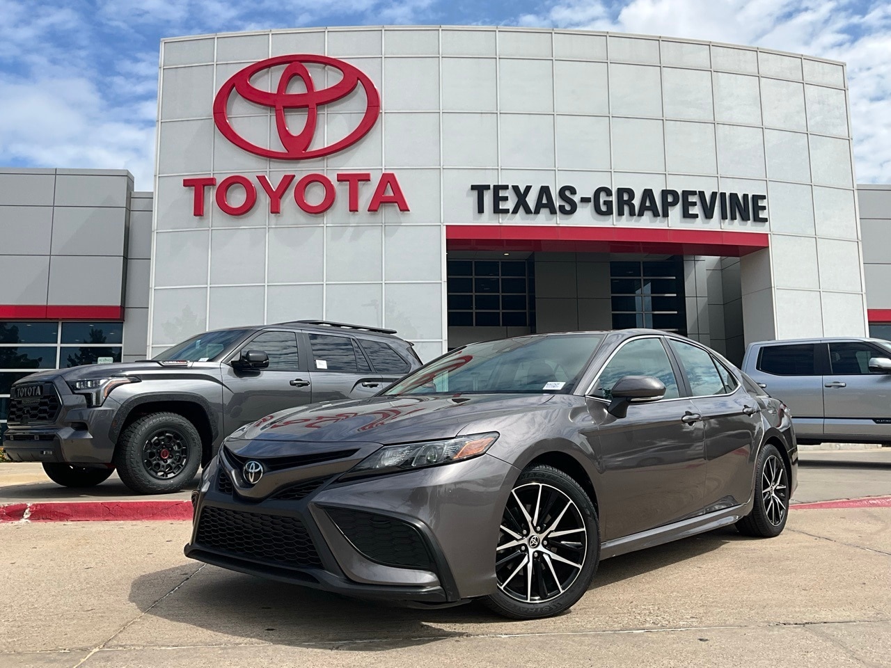 Used 2022 Toyota Camry SE with VIN 4T1G11AK3NU622928 for sale in Grapevine, TX