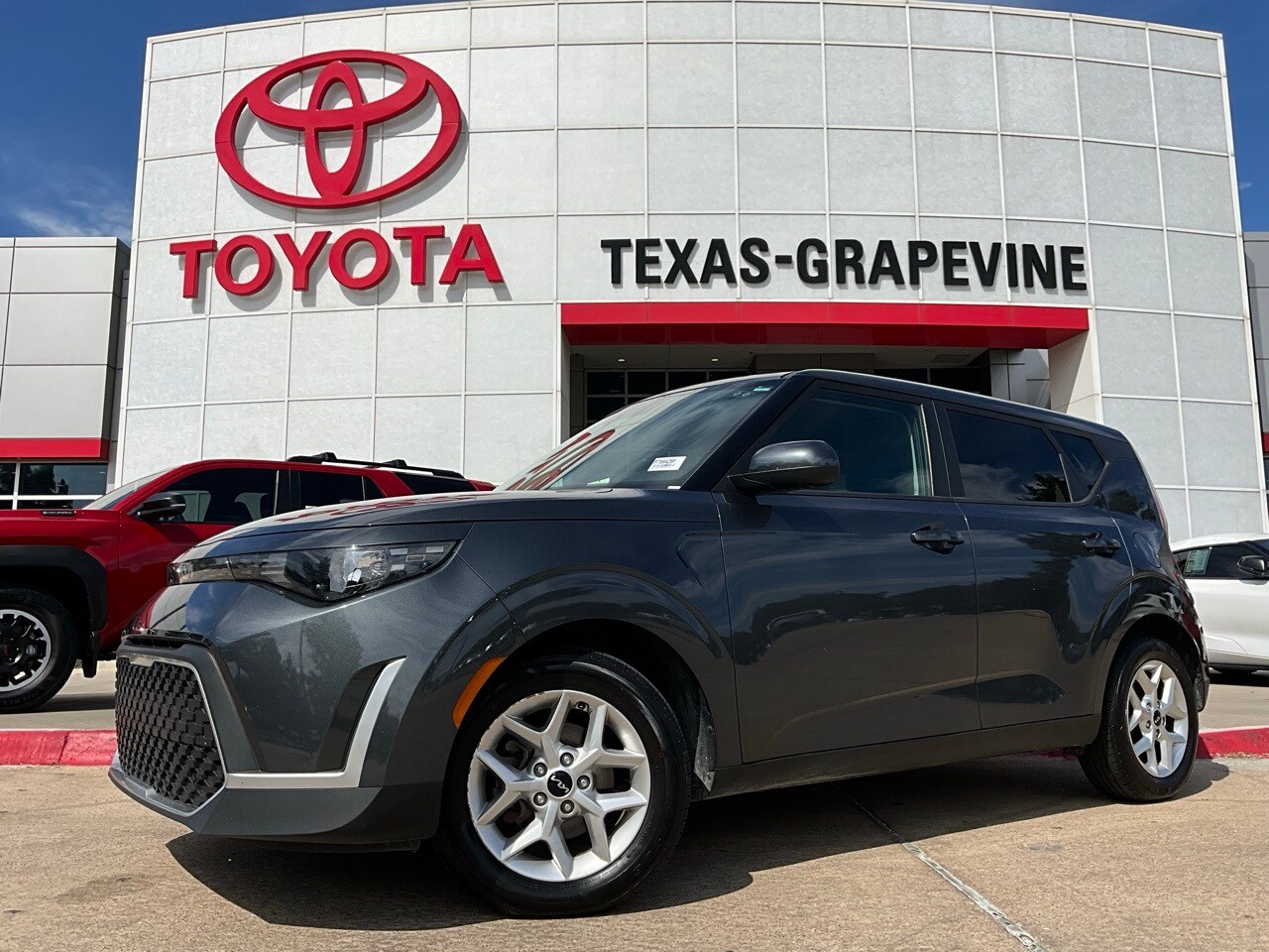 2023 Kia Soul LX photo 2