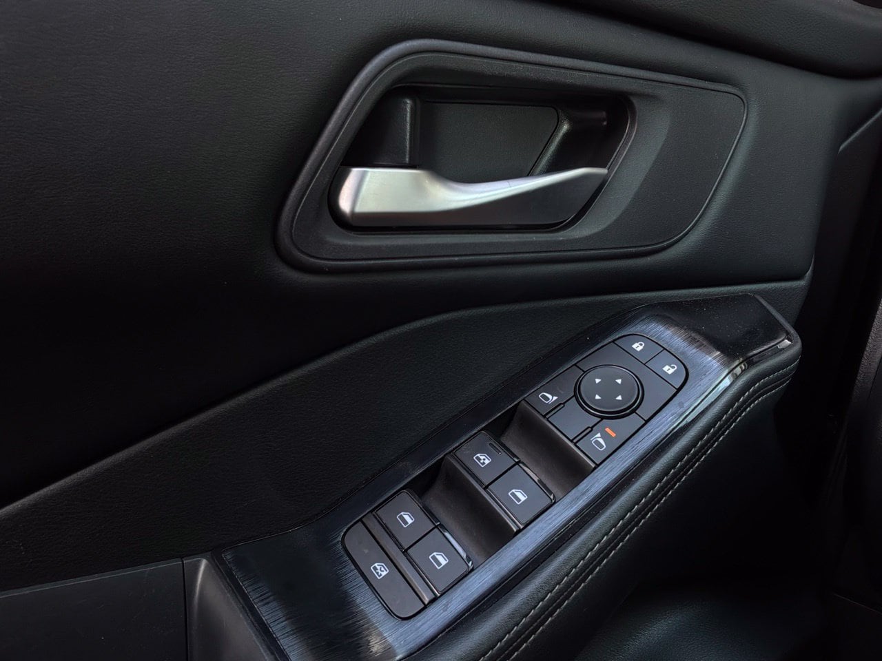 2025 Nissan Rogue SV - Photo 22