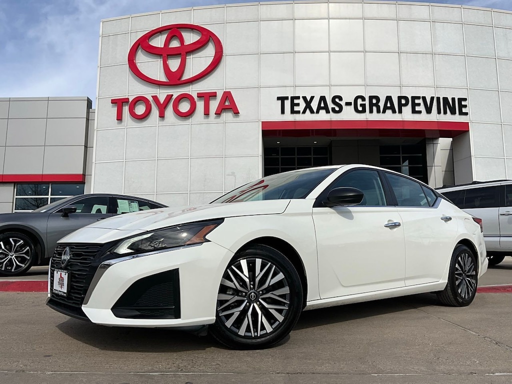 Used 2025 Nissan Altima 2.5 SV Sedan