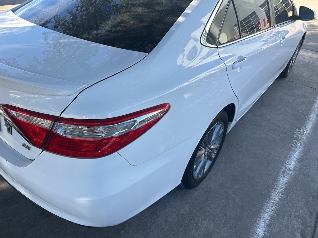 Used 2017 Toyota Camry SE Sedan
