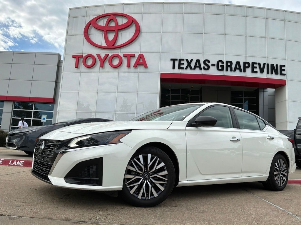 Used 2025 Nissan Altima 2.5 SV Sedan