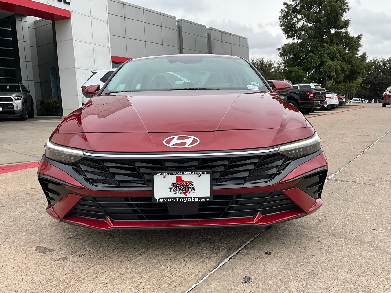 2025 Hyundai Elantra Hybrid Limited photo 3