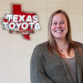 Staff member Becky Miles from ID_287868b2cd7e