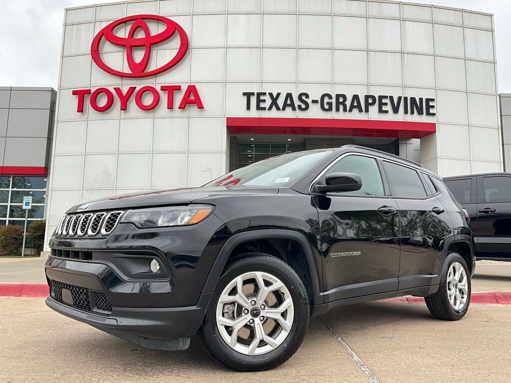 Used 2025 Jeep Compass Latitude SUV