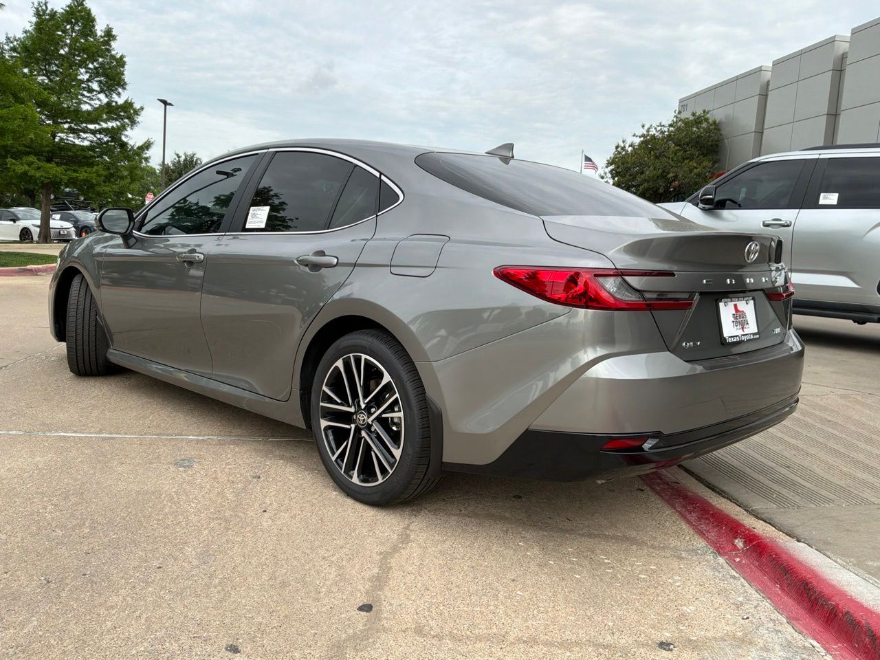 View vehicle photo 7
