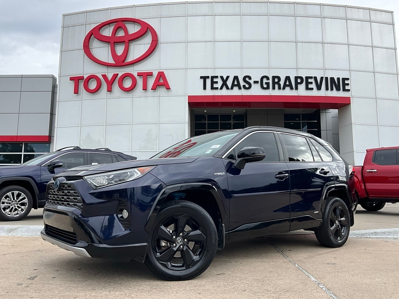 Used 2020 Toyota RAV4 XSE with VIN 4T3EWRFV3LU010548 for sale in Northfield, Minnesota