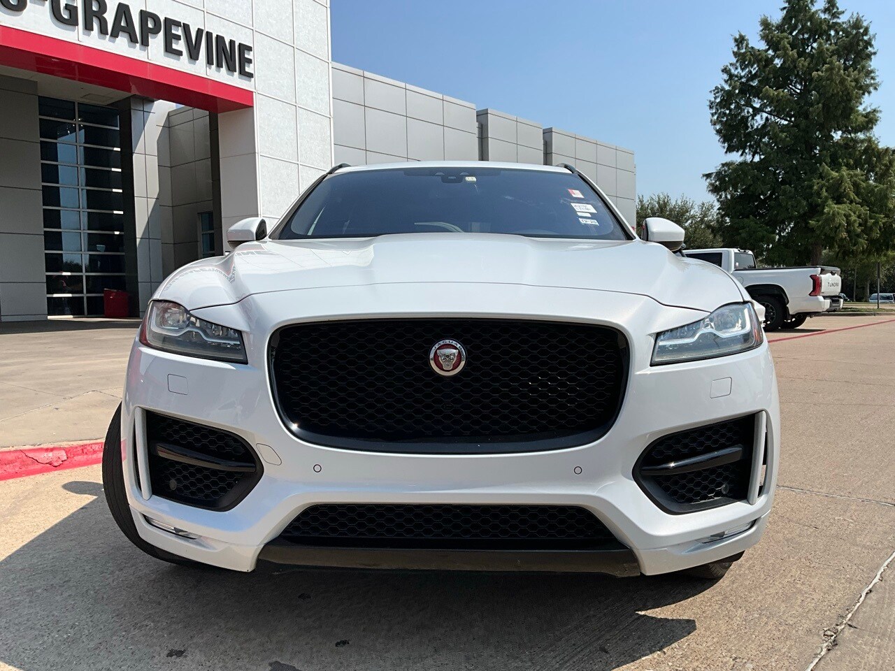 2018 Jaguar F-PACE R-Dynamic SE photo 3