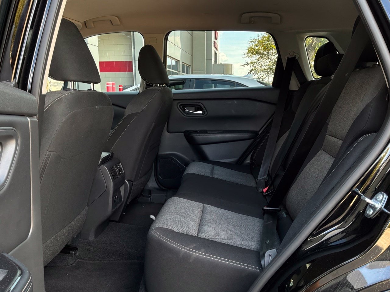 2025 Nissan Rogue SV - Photo 12
