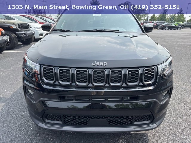 2025 Jeep Compass Latitude Altitude Special Edition photo 2