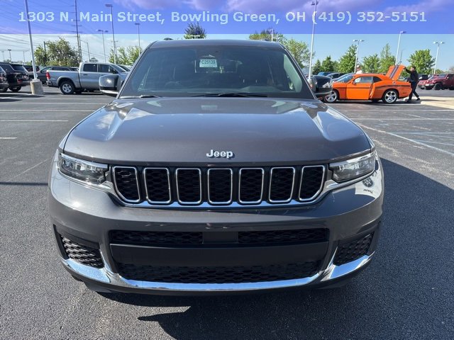 2025 Jeep Grand Cherokee Laredo photo 3