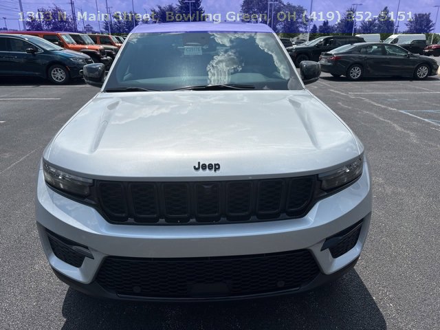 2025 Jeep Grand Cherokee Limited photo 2