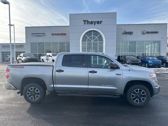 2015 Toyota Tundra SR5's photo