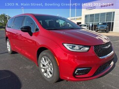 2025 Chrysler Pacifica SELECT AWD Passenger Van