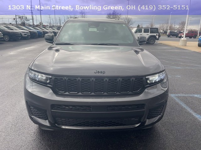 2025 Jeep Grand Cherokee Altitude photo 2