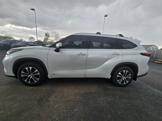 2022 Toyota Highlander Hybrid XLE photo 2