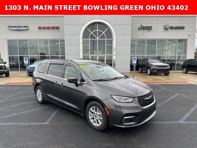 2022 Chrysler Pacifica Touring L's photo