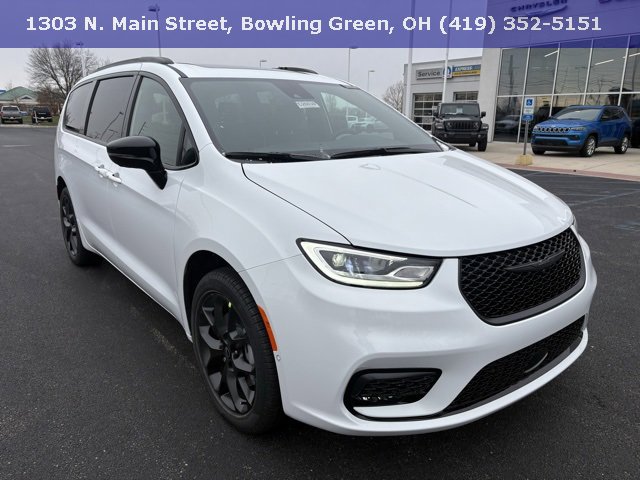 2026 Chrysler Pacifica Limited's photo