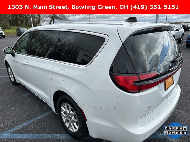 2023 Chrysler Pacifica Touring L photo 3