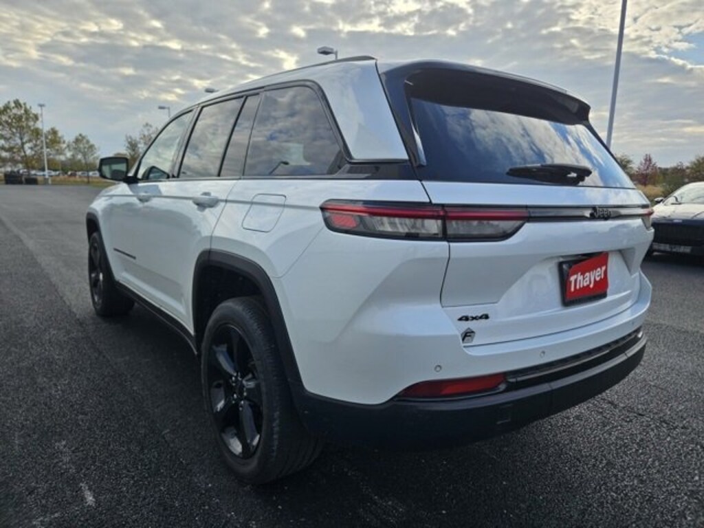 Used 2023 Jeep Grand Cherokee Laredo SUV