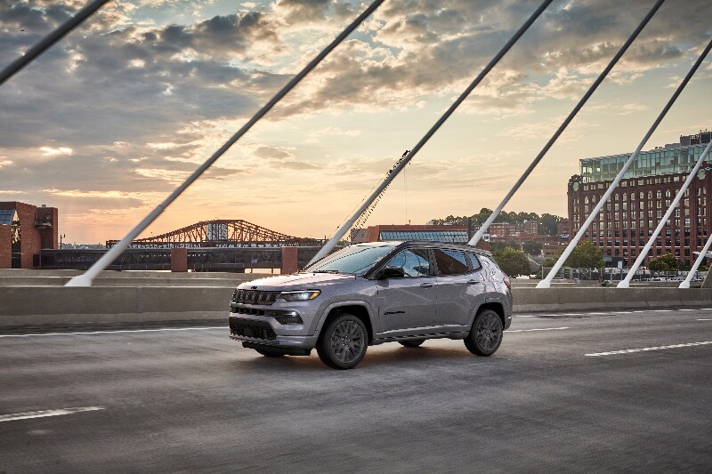 2022-Jeep-Compass-HighAltitude-SUV-L04 (2)-800x533.jpg