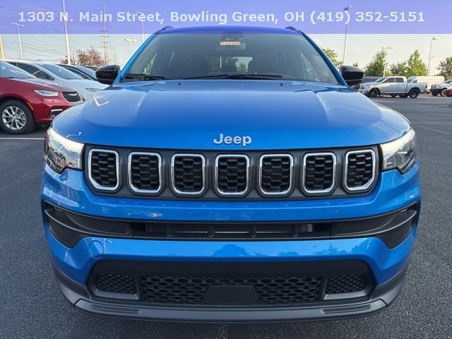 2024 Jeep Compass Latitude Lux photo 2