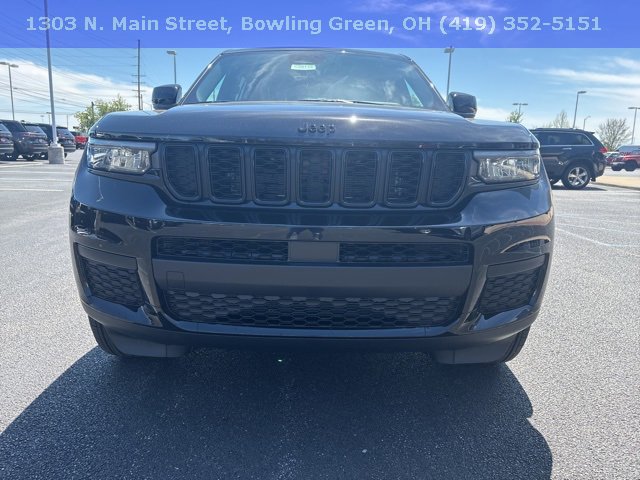 2025 Jeep Grand Cherokee Altitude photo 3