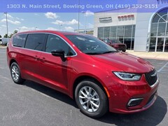 2025 Chrysler Pacifica SELECT AWD Passenger Van