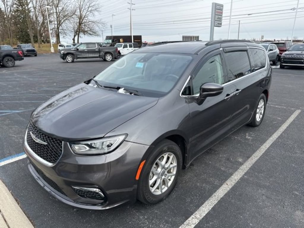 Certified 2022 Chrysler Pacifica Touring L Van Passenger Van