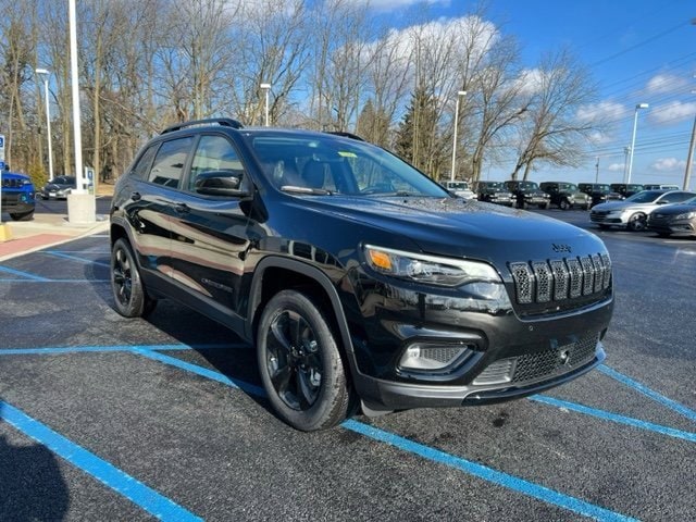 Used 2023 Jeep Cherokee Altitude Lux with VIN 1C4PJMMBXPD102696 for sale in Bowling Green, OH