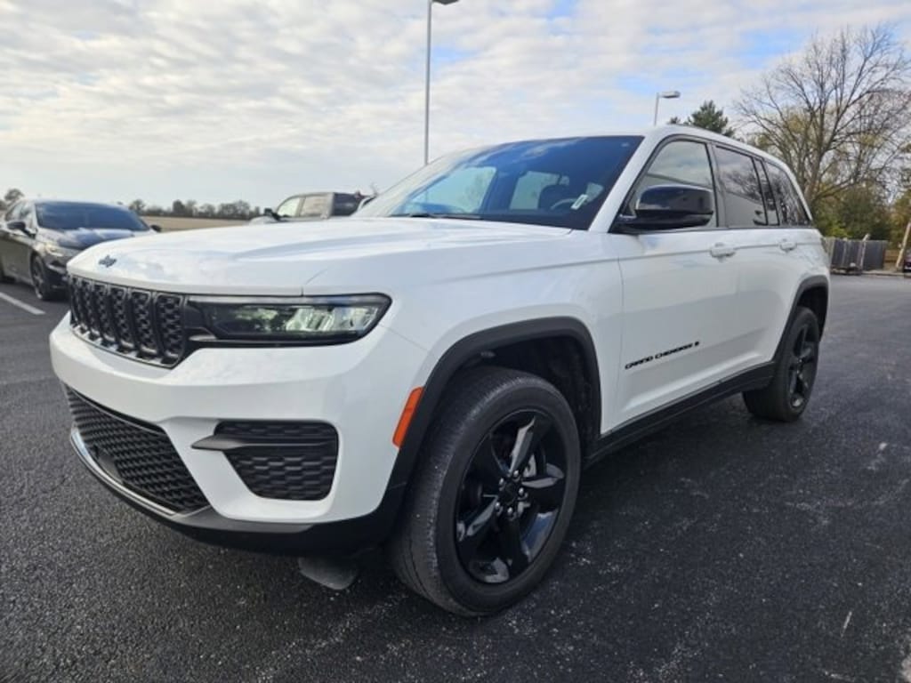 Used 2023 Jeep Grand Cherokee Laredo SUV