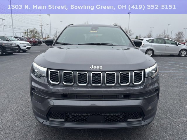 2024 Jeep Compass Latitude Lux photo 2