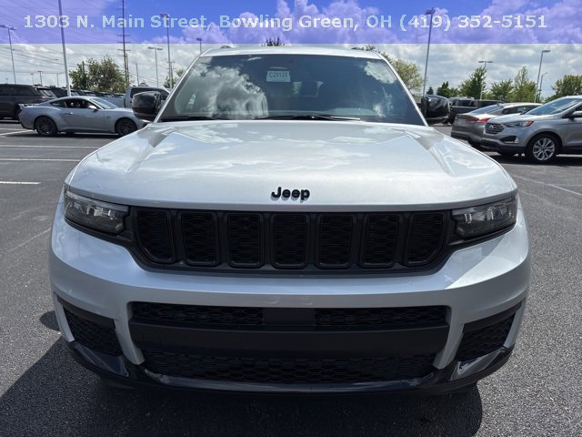 2025 Jeep Grand Cherokee Altitude photo 2
