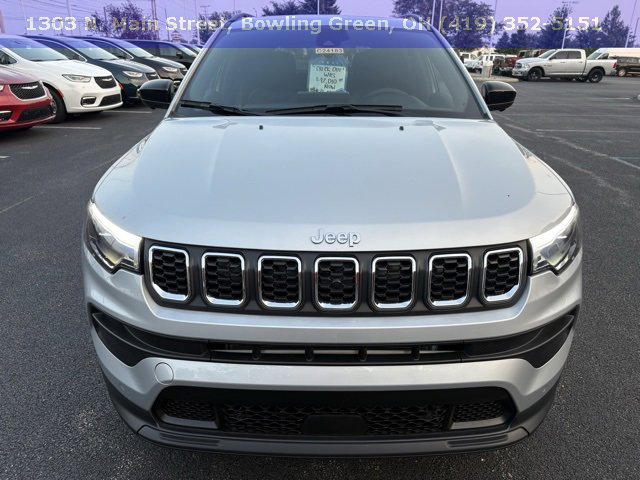 2024 Jeep Compass Latitude Lux photo 2
