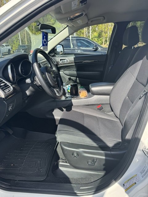 2011 Jeep Grand Cherokee Laredo photo 3