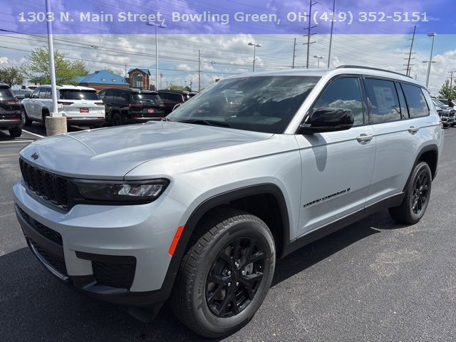 2025 Jeep Grand Cherokee Altitude photo 3