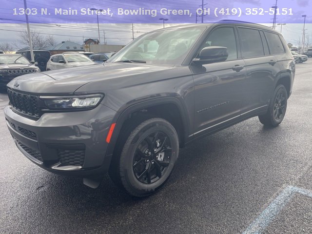 2025 Jeep Grand Cherokee Altitude photo 3