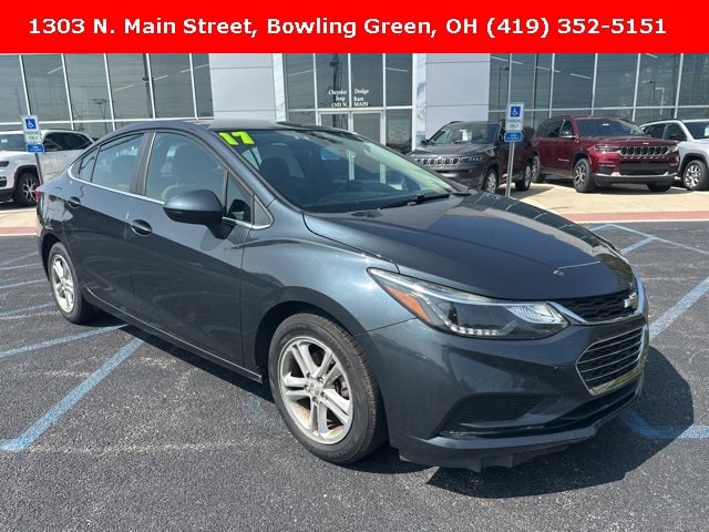 Used 2017 Chevrolet Cruze LT with VIN 1G1BE5SM3H7157413 for sale in Bowling Green, OH