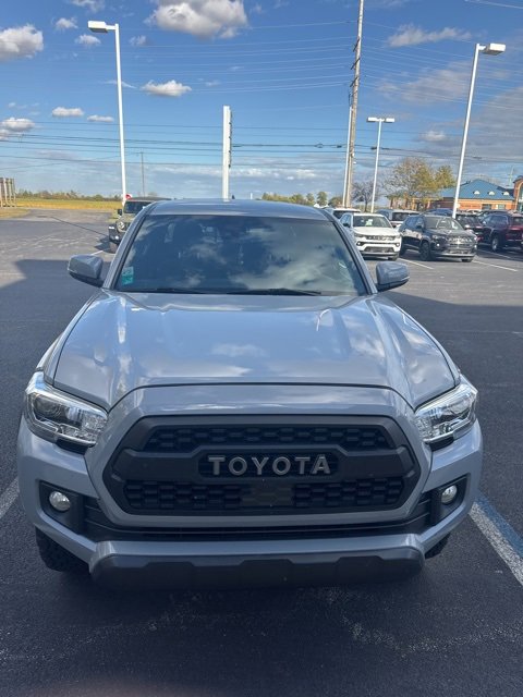 2019 Toyota Tacoma SR5 photo 2