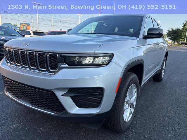2024 Jeep Grand Cherokee Laredo photo 3