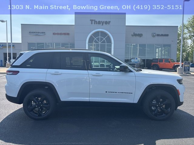 2025 Jeep Grand Cherokee Limited photo 2