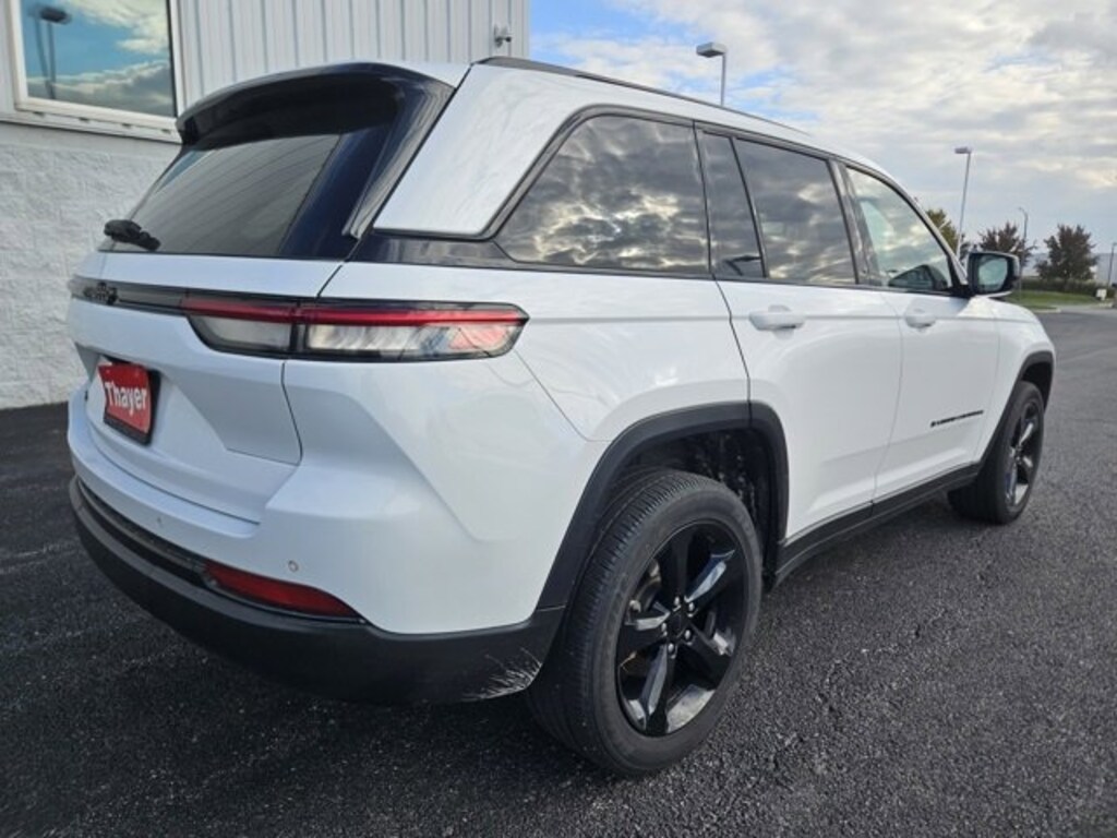 Used 2023 Jeep Grand Cherokee Laredo SUV