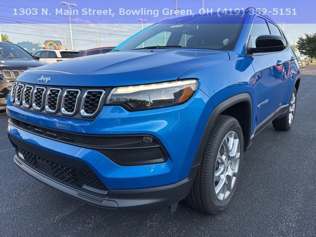 2024 Jeep Compass Latitude Lux photo 3
