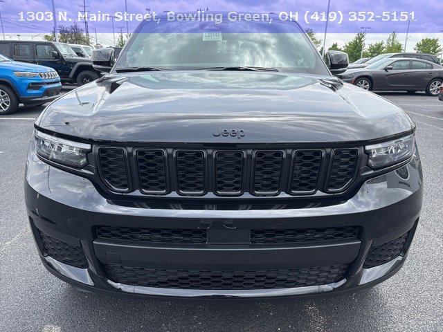 2025 Jeep Grand Cherokee Altitude photo 3