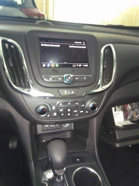 2024 Chevrolet Equinox photo 3